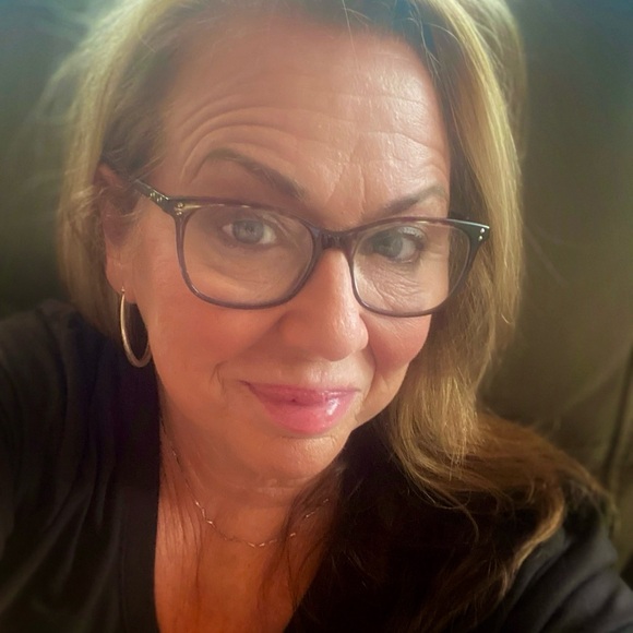 Meet your Posher, Kay - Picture 3 of 3